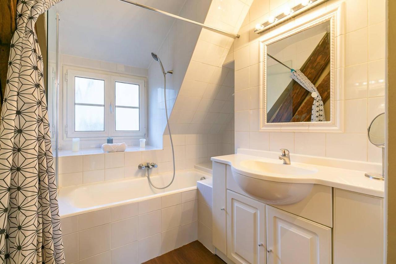 Ferienwohnung La Plume Aux Pieds Du Parvis Saint Jean Dijon Exterior foto